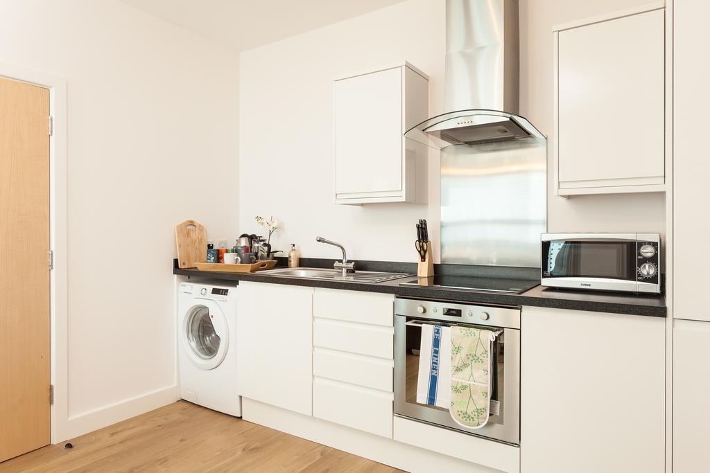 Self-Contained Town Centre One Bedroom Apartments By Helmswood Serviced Apartments Redhill  Exteriér fotografie