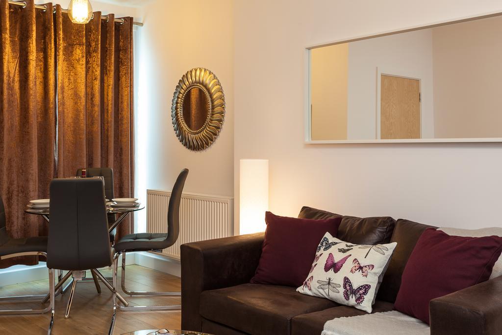 Self-Contained Town Centre One Bedroom Apartments By Helmswood Serviced Apartments Redhill  Exteriér fotografie