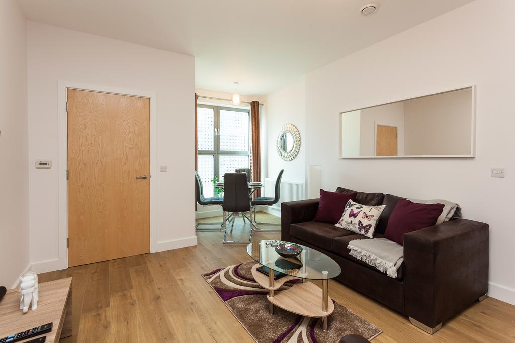 Self-Contained Town Centre One Bedroom Apartments By Helmswood Serviced Apartments Redhill  Exteriér fotografie