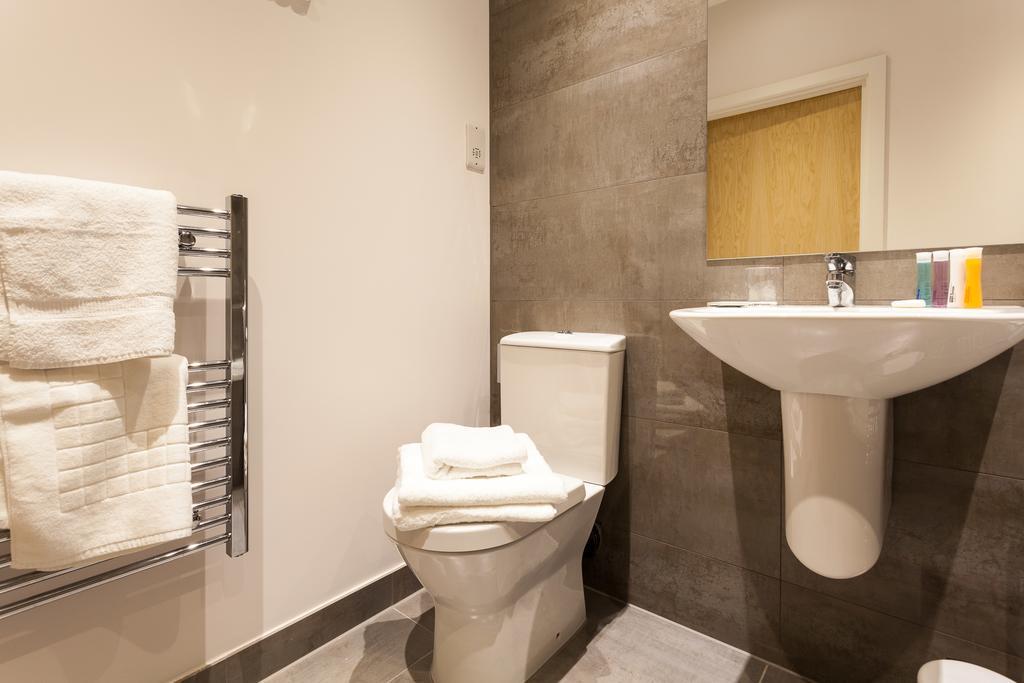 Self-Contained Town Centre One Bedroom Apartments By Helmswood Serviced Apartments Redhill  Exteriér fotografie