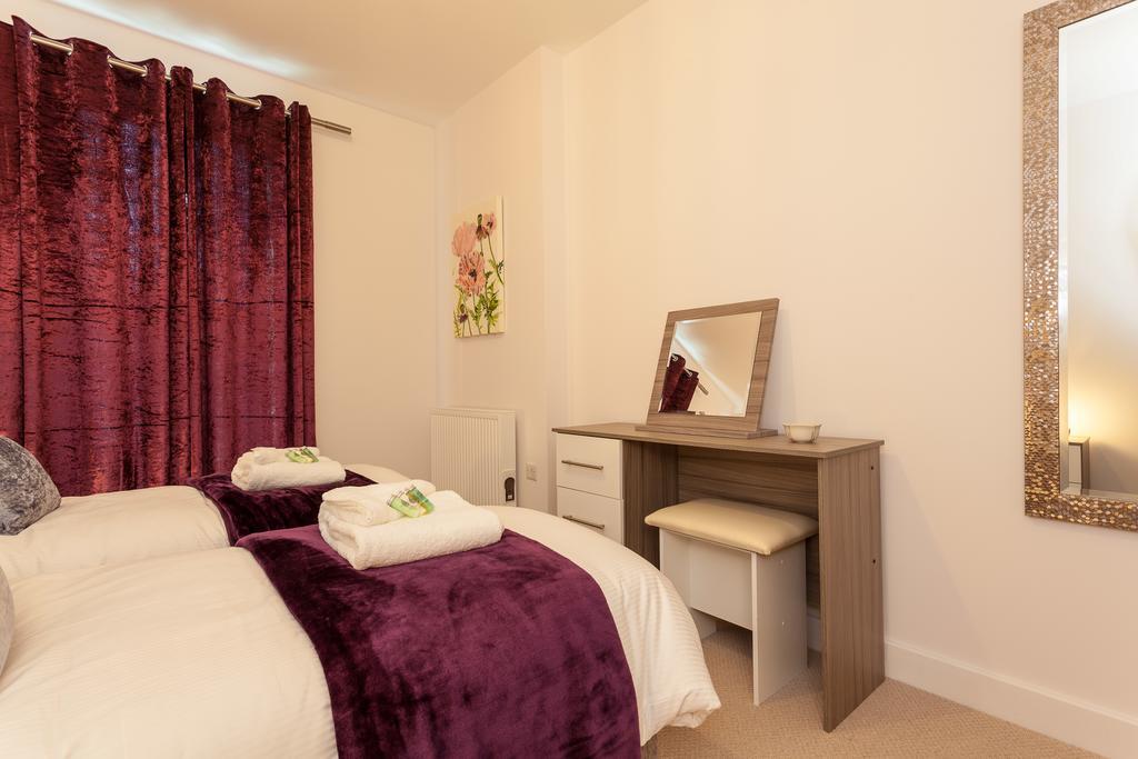 Self-Contained Town Centre One Bedroom Apartments By Helmswood Serviced Apartments Redhill  Exteriér fotografie