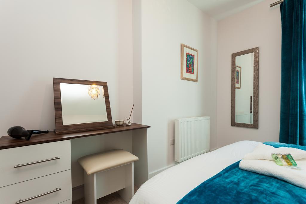 Self-Contained Town Centre One Bedroom Apartments By Helmswood Serviced Apartments Redhill  Exteriér fotografie