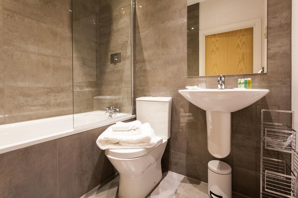 Self-Contained Town Centre One Bedroom Apartments By Helmswood Serviced Apartments Redhill  Exteriér fotografie