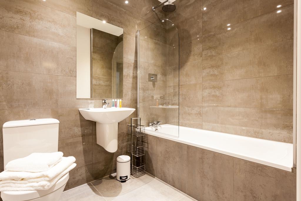 Self-Contained Town Centre One Bedroom Apartments By Helmswood Serviced Apartments Redhill  Exteriér fotografie