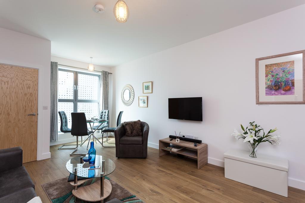 Self-Contained Town Centre One Bedroom Apartments By Helmswood Serviced Apartments Redhill  Exteriér fotografie