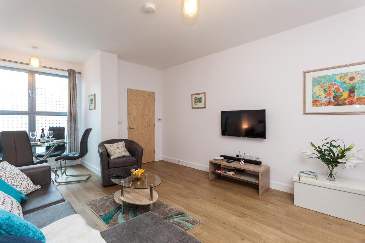 Self-Contained Town Centre One Bedroom Apartments By Helmswood Serviced Apartments Redhill  Exteriér fotografie